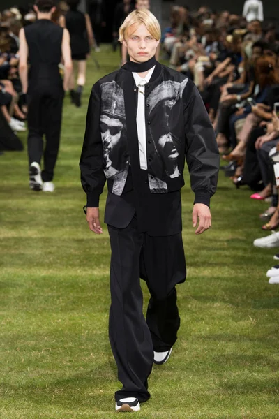 Look 11